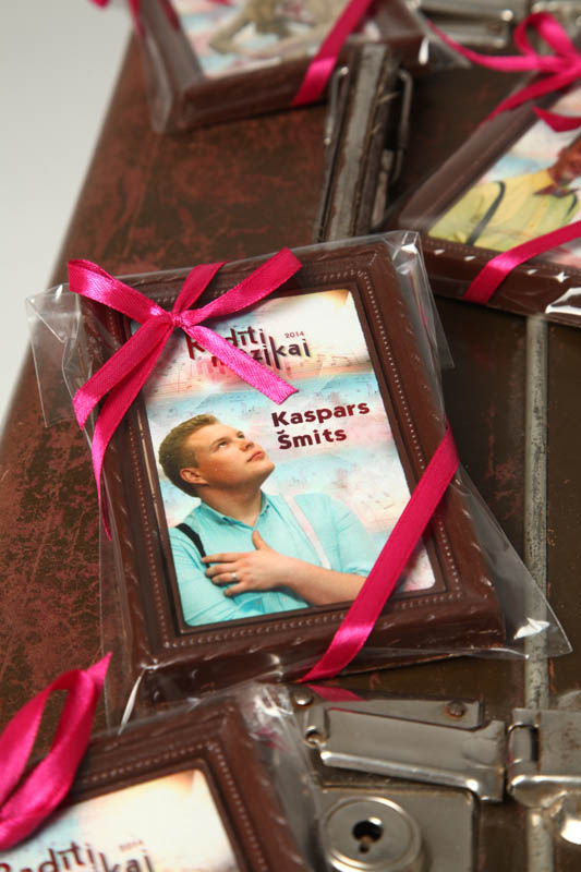 Anniversary Gifts - Framed Chocolate Picture in a Polybag with Ribbon, 90g