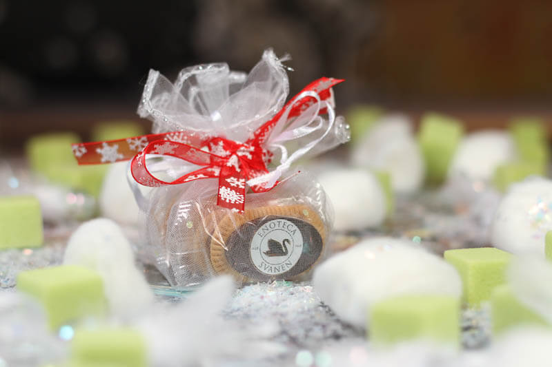 Chocolate Biscuits - 28g Bag with 5 biscuits in white tulle bag with ribbon