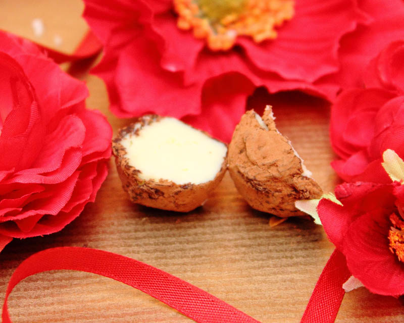 6 Truffles with Filling in Wooden Box with Ribbon, 102g