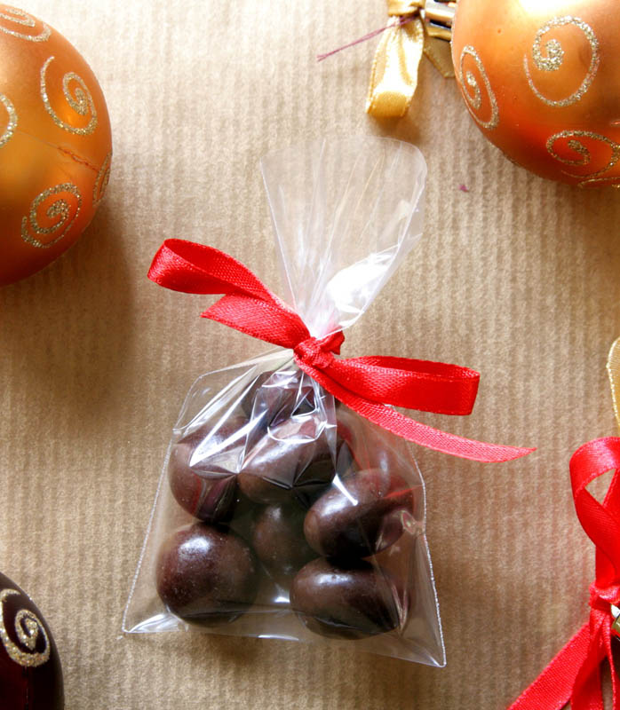 Creamy - Nuts in chocolate in a bag with ribbon