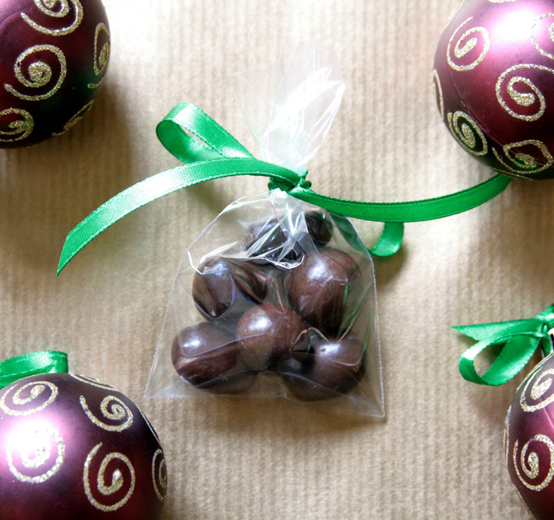 Creamy - Nuts in chocolate in a bag with ribbon