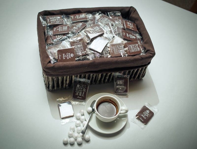 Fabric Basket - Fabric basket decorated with woven threads filled with 300 pcs of 7 g chocolate bars, 2.5kg