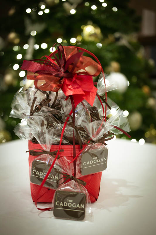 Unique Christmas Gifts - Birch bark basket filled with 30 pcs of 7 g promotional chocolate bars, 370g