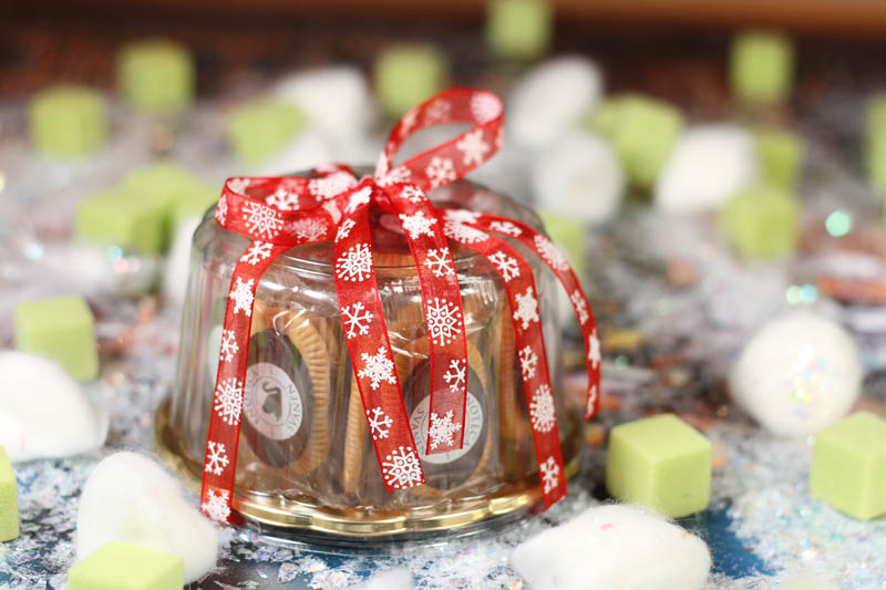 22 Biscuits in a Plastic Box with a Golden Base, 135g