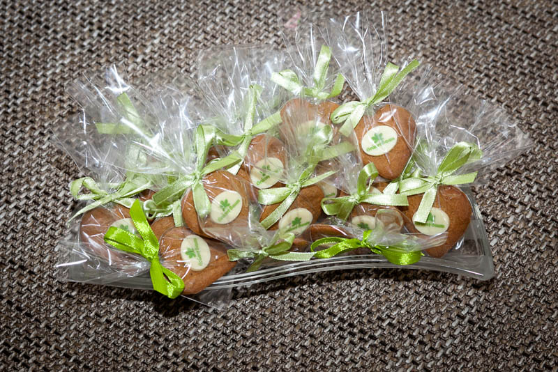 Glass Bowl Sweets - 5g Gingerbread biscuit / Pepper Cookie with Chocolate in a Polybag with Ribbon